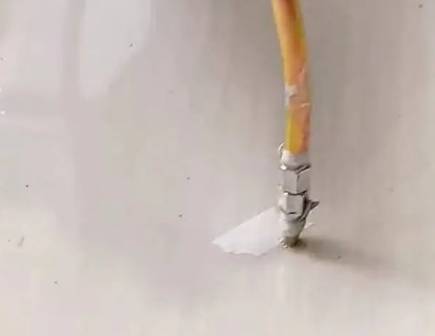 商丘瓷砖空鼓维修公司专业解答在瓷砖铺贴过程中，如果使用的砂料过粗（如全部使用了粗砂），可能会导致以下问题