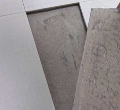 商丘瓷砖空鼓维修公司分享瓷砖铺贴时如果打浆（即涂抹在瓷砖背面和基层上的砂浆或瓷砖胶）过少，会带来以下问题